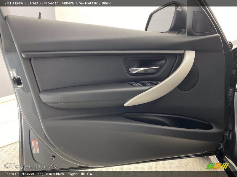Mineral Grey Metallic / Black 2018 BMW 3 Series 320i Sedan
