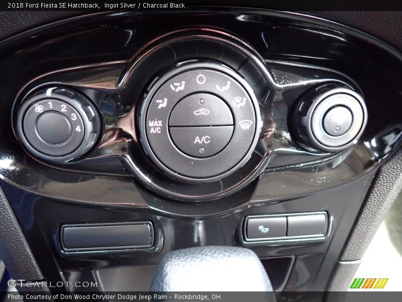 Ingot Silver / Charcoal Black 2018 Ford Fiesta SE Hatchback