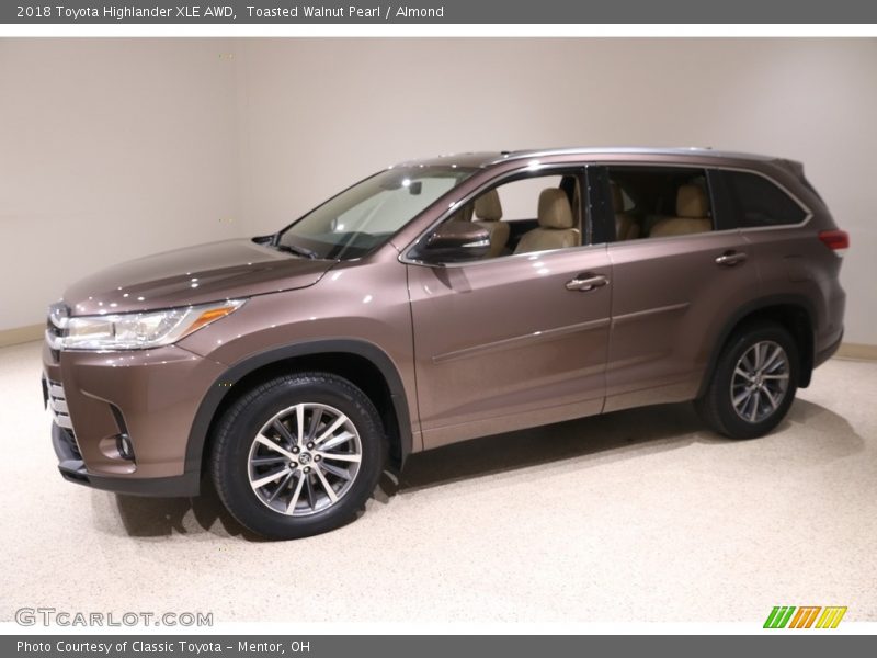 Toasted Walnut Pearl / Almond 2018 Toyota Highlander XLE AWD