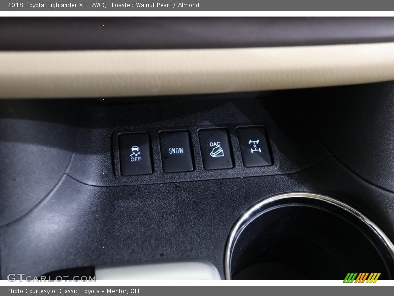 Toasted Walnut Pearl / Almond 2018 Toyota Highlander XLE AWD