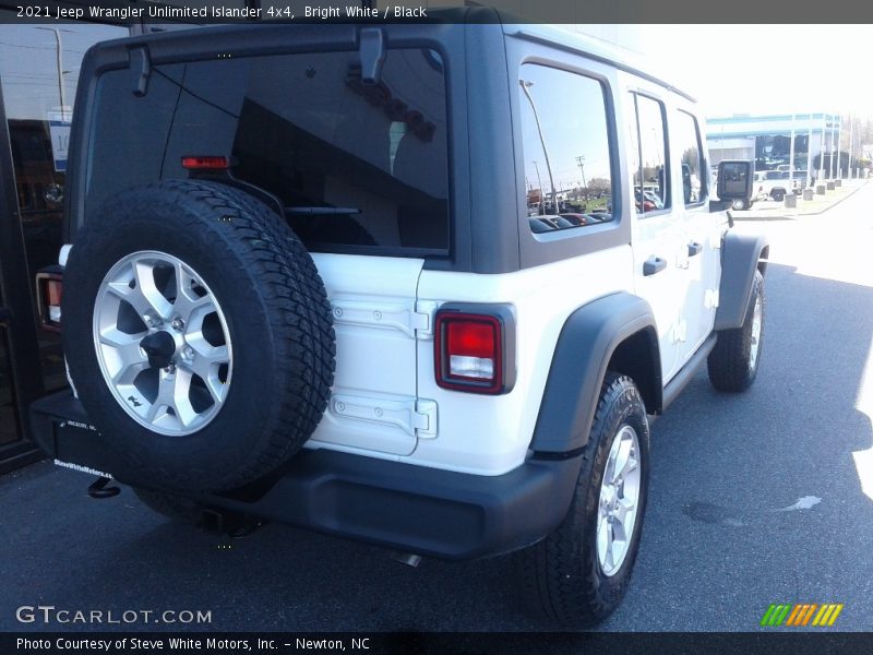 Bright White / Black 2021 Jeep Wrangler Unlimited Islander 4x4