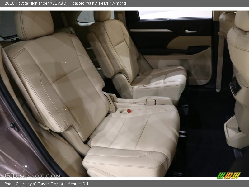 Toasted Walnut Pearl / Almond 2018 Toyota Highlander XLE AWD