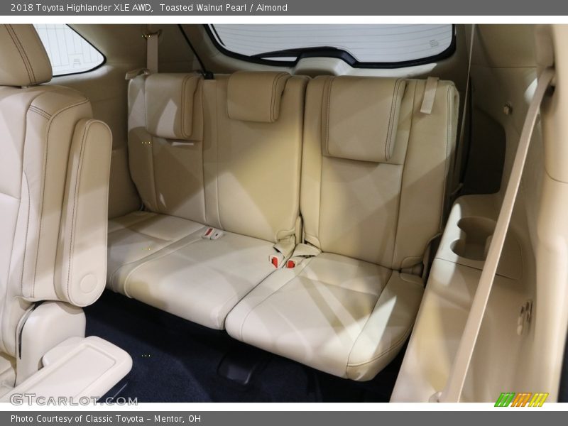 Toasted Walnut Pearl / Almond 2018 Toyota Highlander XLE AWD