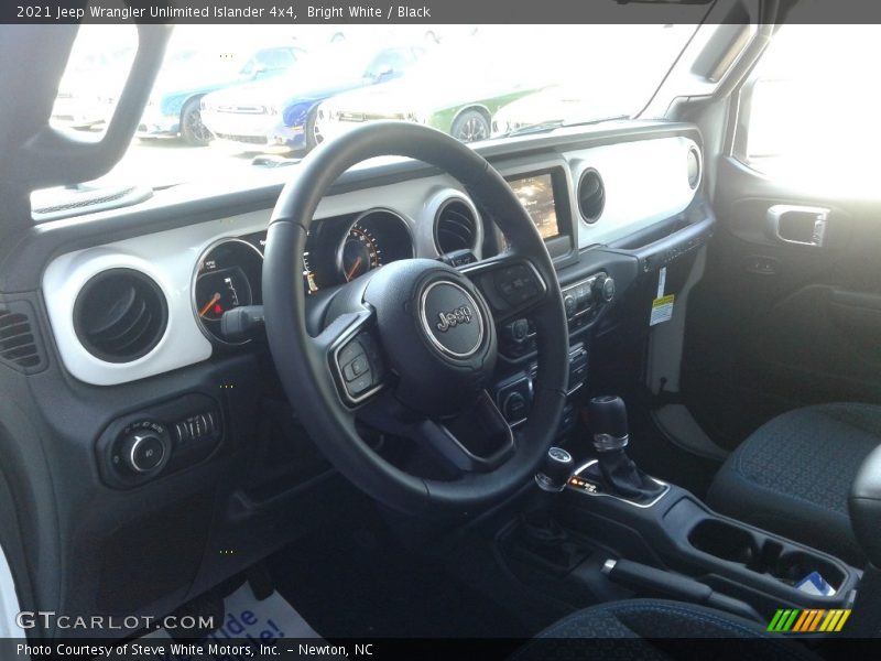 Bright White / Black 2021 Jeep Wrangler Unlimited Islander 4x4