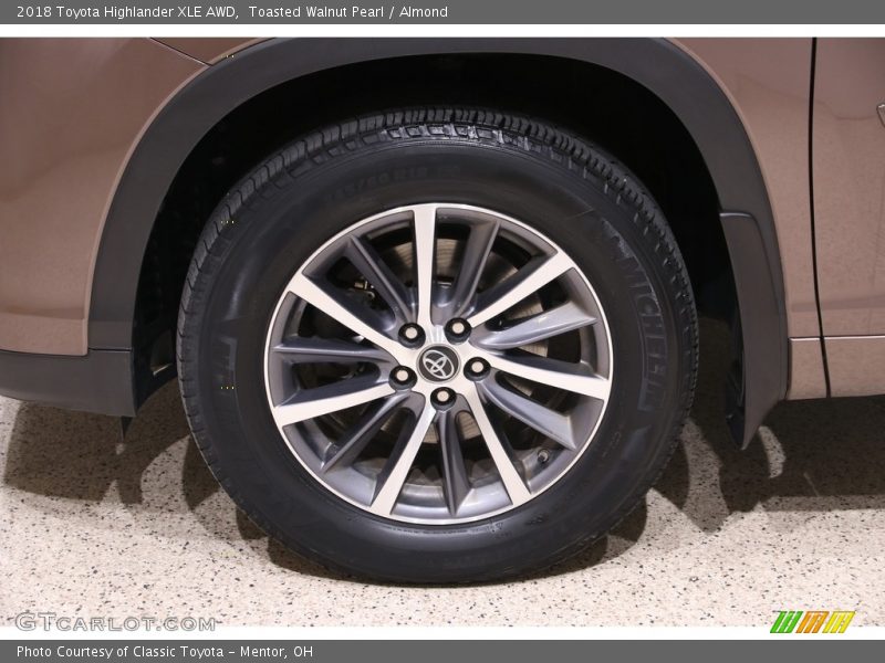 Toasted Walnut Pearl / Almond 2018 Toyota Highlander XLE AWD