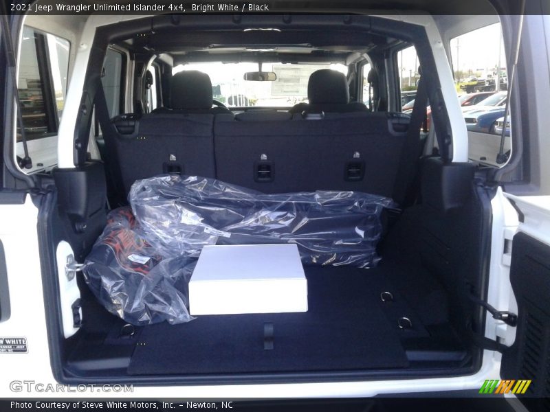 Bright White / Black 2021 Jeep Wrangler Unlimited Islander 4x4