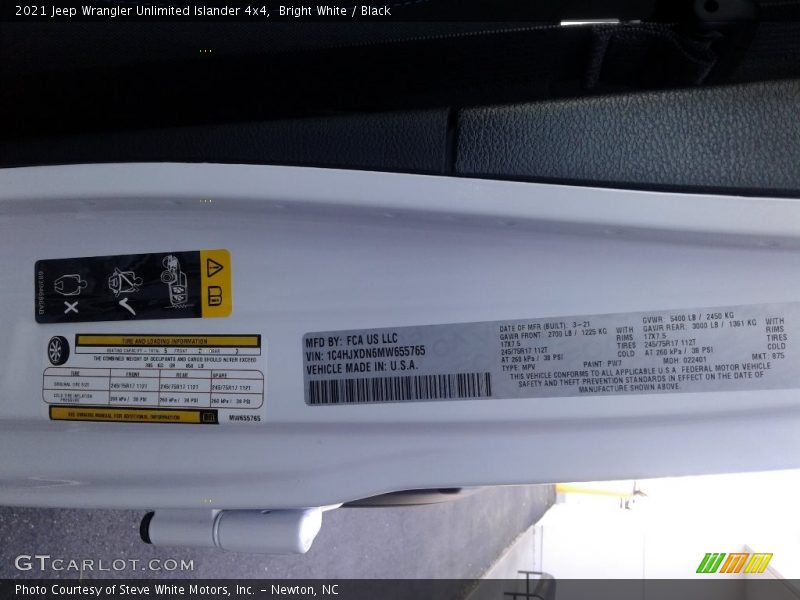 Bright White / Black 2021 Jeep Wrangler Unlimited Islander 4x4