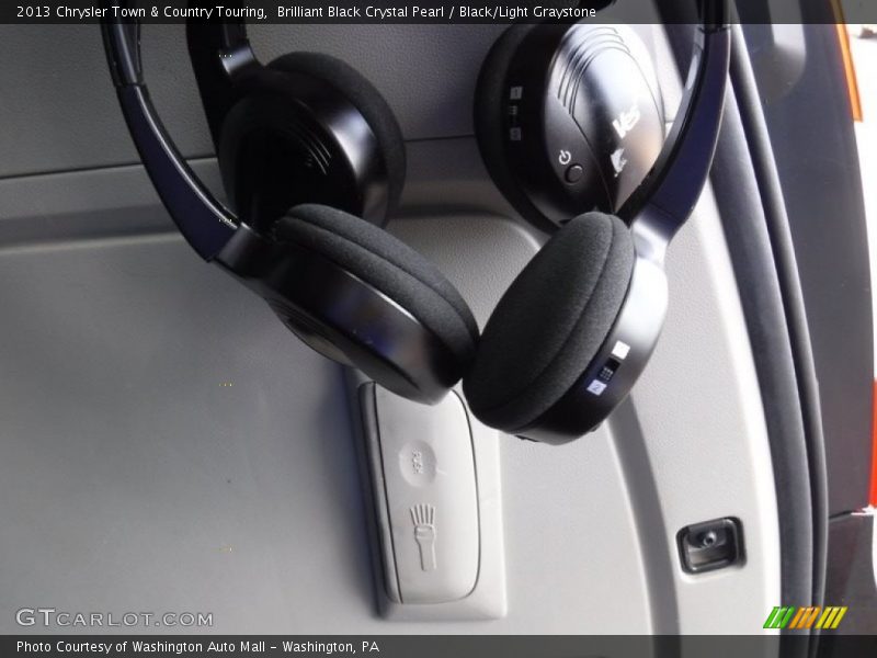 Brilliant Black Crystal Pearl / Black/Light Graystone 2013 Chrysler Town & Country Touring