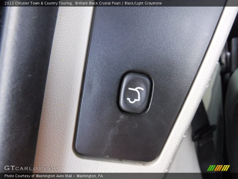 Brilliant Black Crystal Pearl / Black/Light Graystone 2013 Chrysler Town & Country Touring