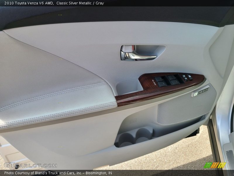 Classic Silver Metallic / Gray 2010 Toyota Venza V6 AWD