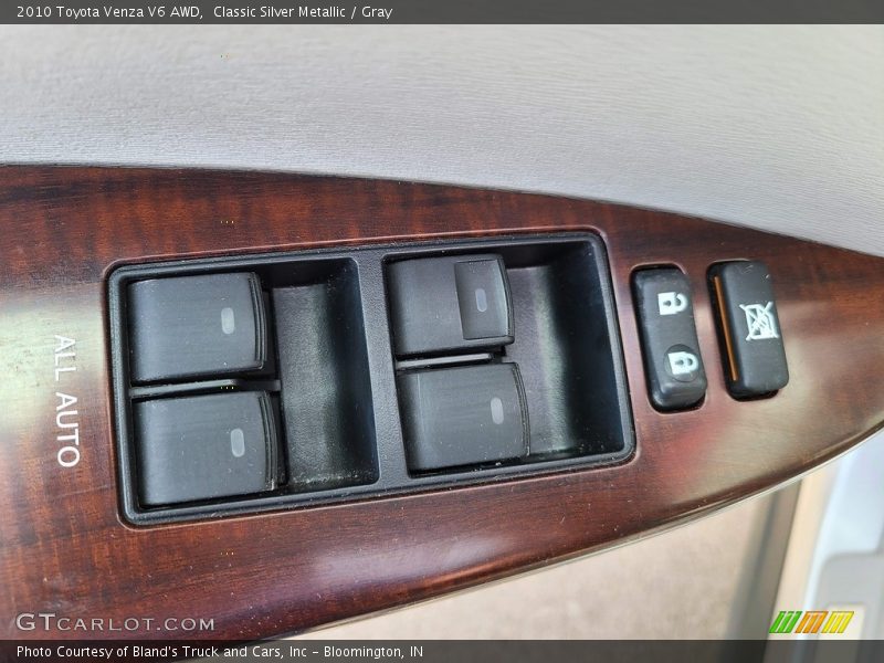 Classic Silver Metallic / Gray 2010 Toyota Venza V6 AWD