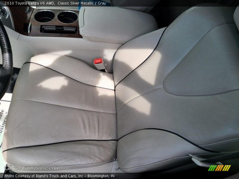 Classic Silver Metallic / Gray 2010 Toyota Venza V6 AWD