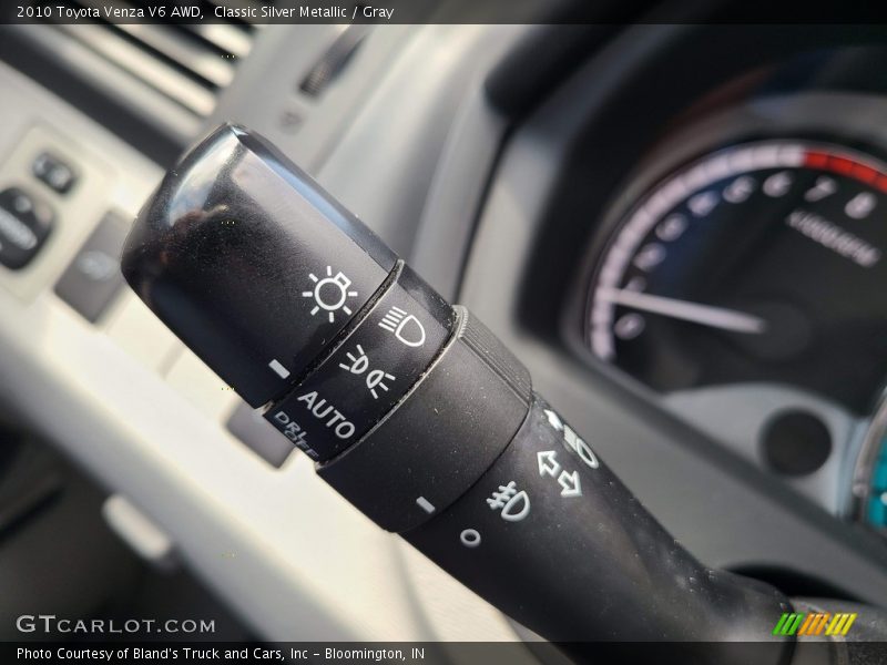 Classic Silver Metallic / Gray 2010 Toyota Venza V6 AWD