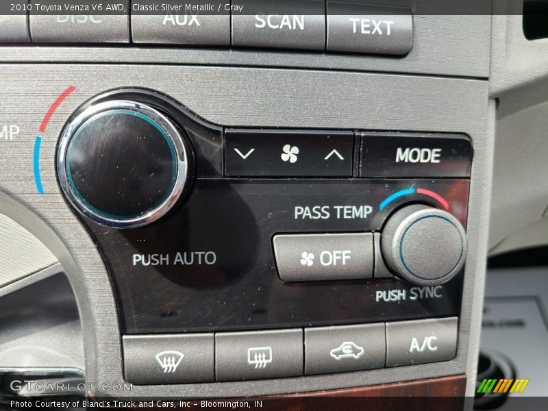 Classic Silver Metallic / Gray 2010 Toyota Venza V6 AWD