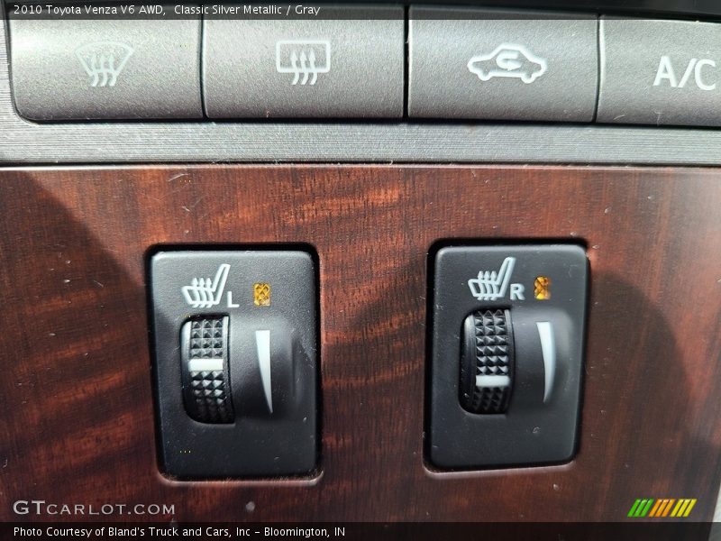 Classic Silver Metallic / Gray 2010 Toyota Venza V6 AWD