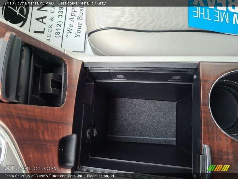 Classic Silver Metallic / Gray 2010 Toyota Venza V6 AWD