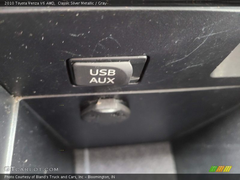 Classic Silver Metallic / Gray 2010 Toyota Venza V6 AWD