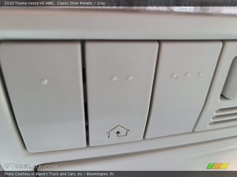 Classic Silver Metallic / Gray 2010 Toyota Venza V6 AWD