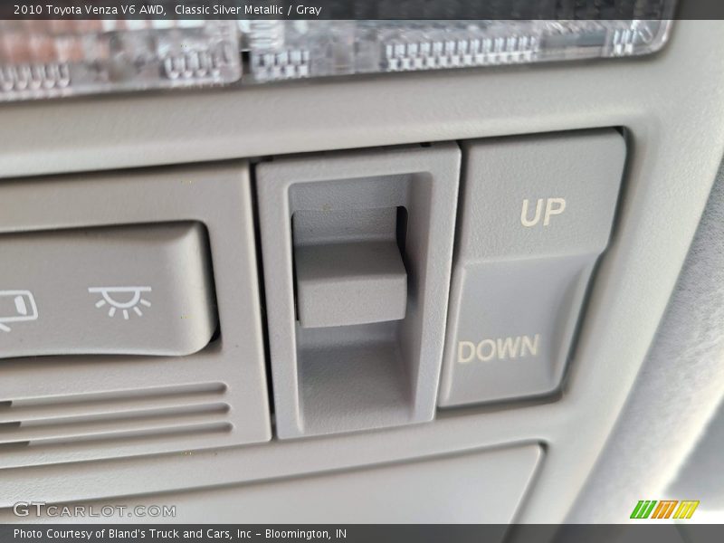 Classic Silver Metallic / Gray 2010 Toyota Venza V6 AWD