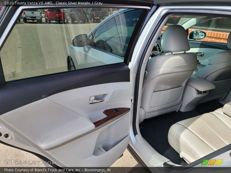 Classic Silver Metallic / Gray 2010 Toyota Venza V6 AWD