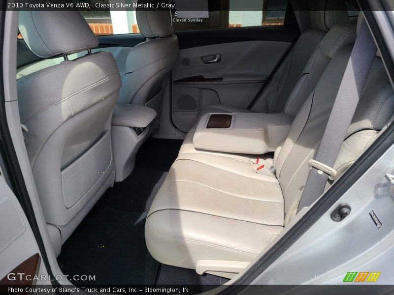 Classic Silver Metallic / Gray 2010 Toyota Venza V6 AWD