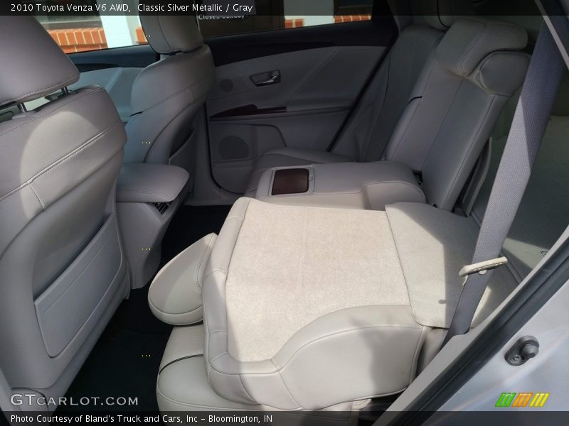 Classic Silver Metallic / Gray 2010 Toyota Venza V6 AWD
