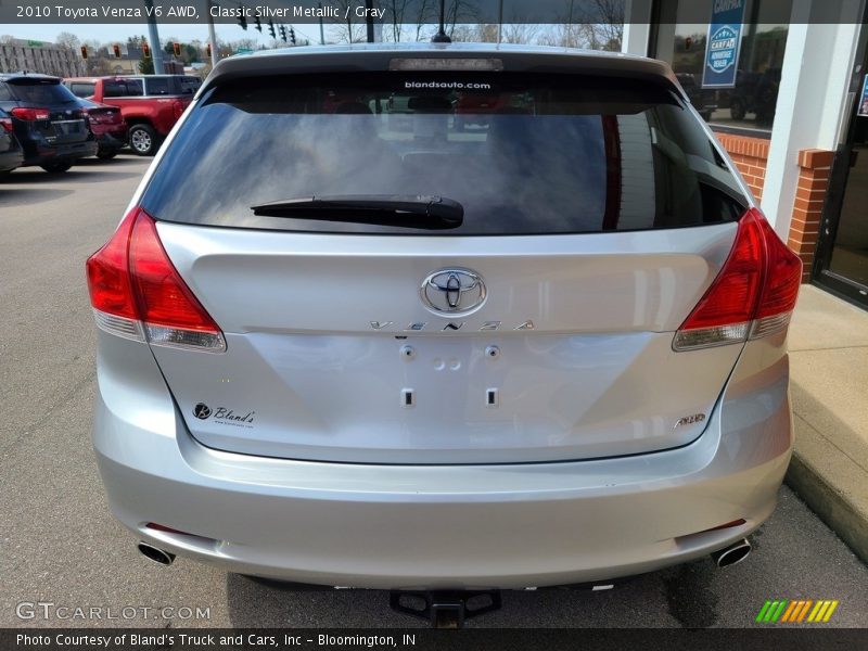 Classic Silver Metallic / Gray 2010 Toyota Venza V6 AWD