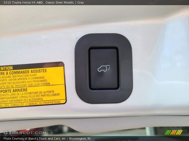 Classic Silver Metallic / Gray 2010 Toyota Venza V6 AWD