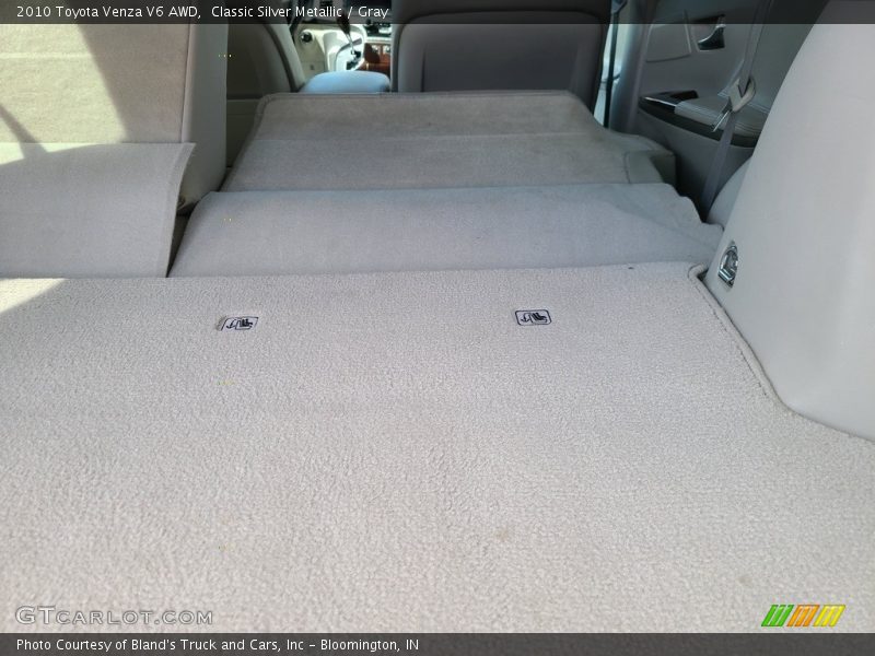 Classic Silver Metallic / Gray 2010 Toyota Venza V6 AWD