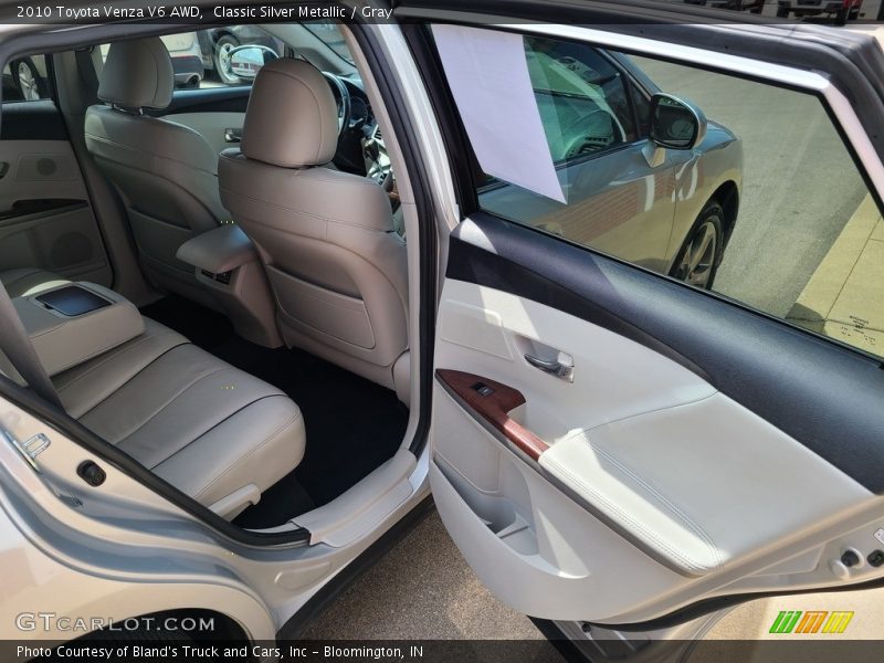 Classic Silver Metallic / Gray 2010 Toyota Venza V6 AWD