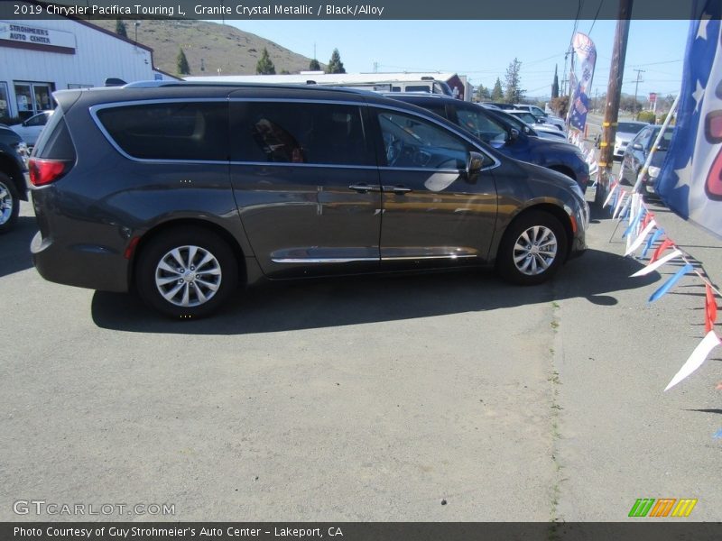 Granite Crystal Metallic / Black/Alloy 2019 Chrysler Pacifica Touring L