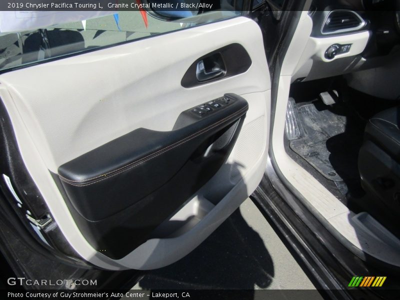 Granite Crystal Metallic / Black/Alloy 2019 Chrysler Pacifica Touring L