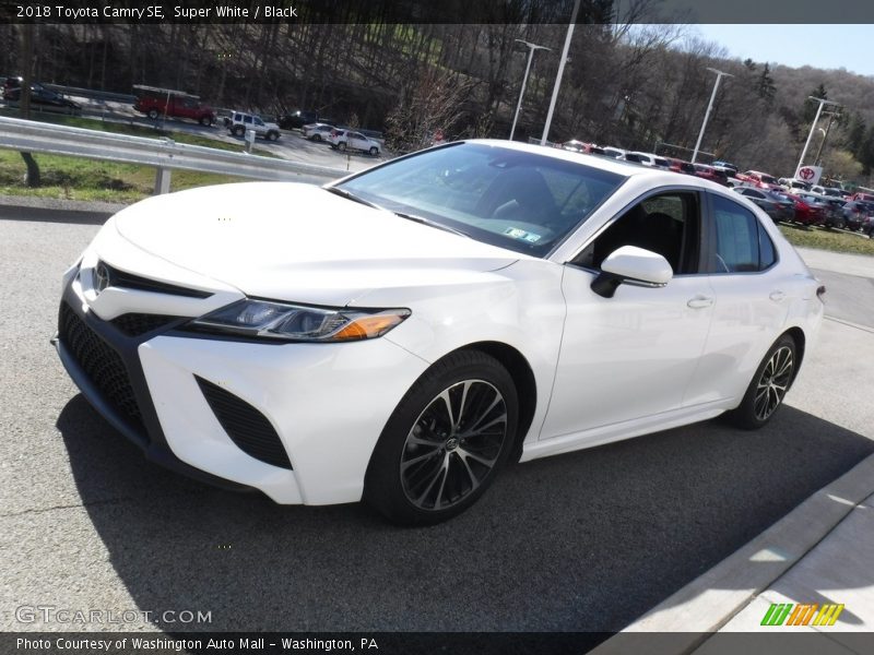 Super White / Black 2018 Toyota Camry SE