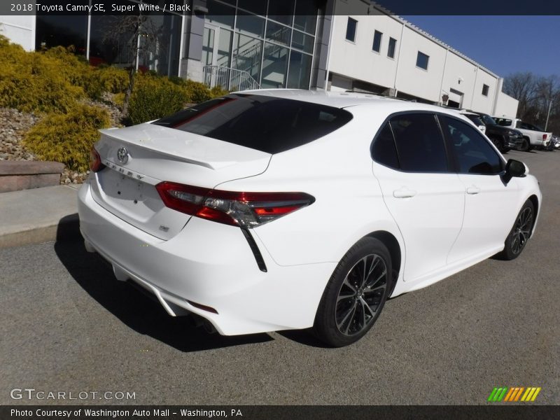 Super White / Black 2018 Toyota Camry SE