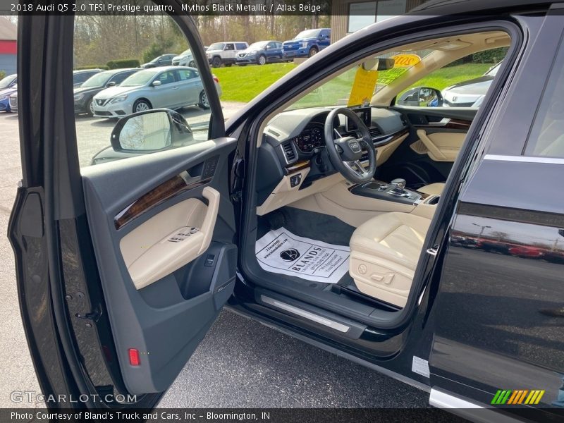 Mythos Black Metallic / Atlas Beige 2018 Audi Q5 2.0 TFSI Prestige quattro