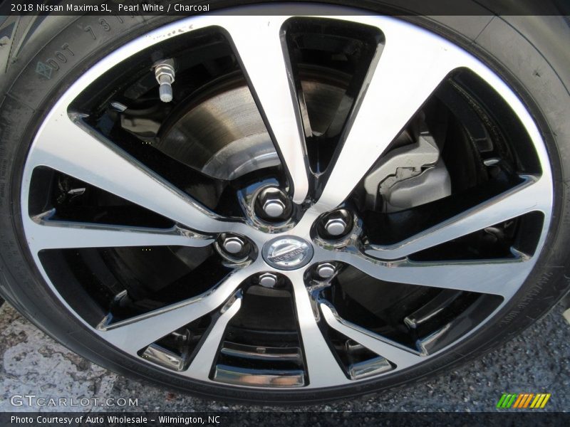 Pearl White / Charcoal 2018 Nissan Maxima SL