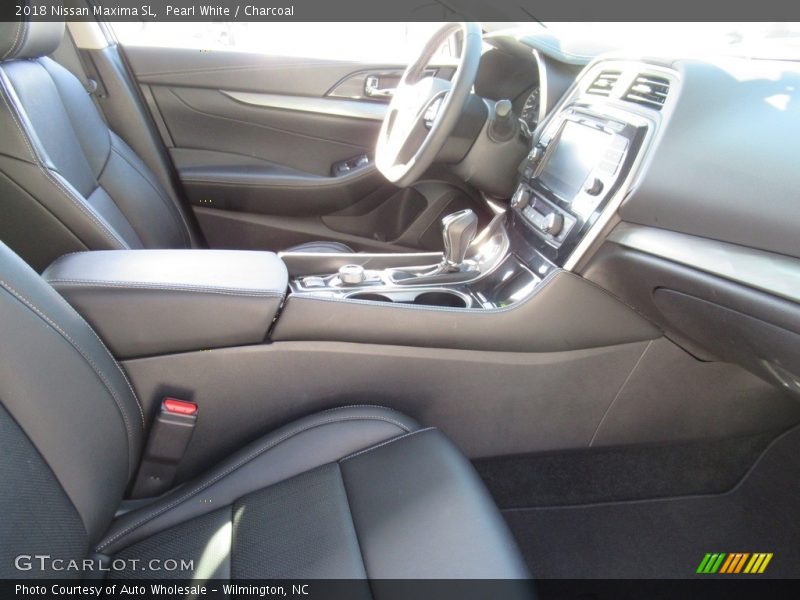 Pearl White / Charcoal 2018 Nissan Maxima SL
