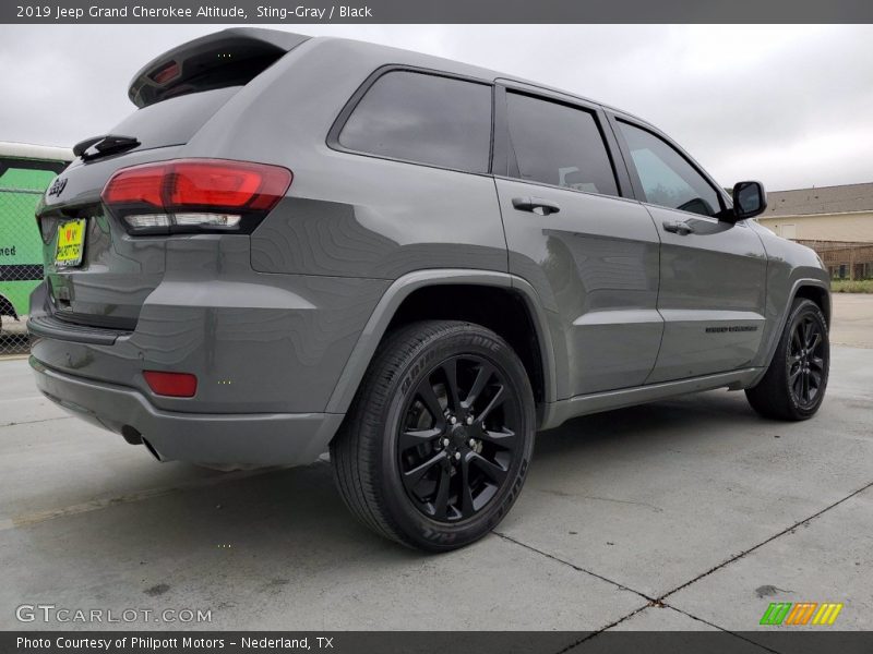 Sting-Gray / Black 2019 Jeep Grand Cherokee Altitude