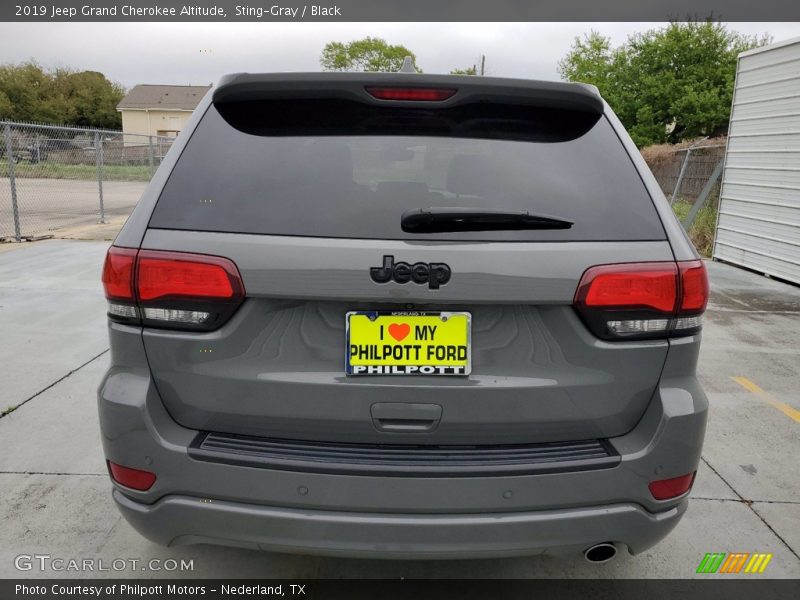 Sting-Gray / Black 2019 Jeep Grand Cherokee Altitude