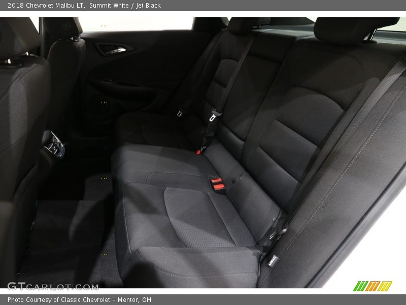 Summit White / Jet Black 2018 Chevrolet Malibu LT