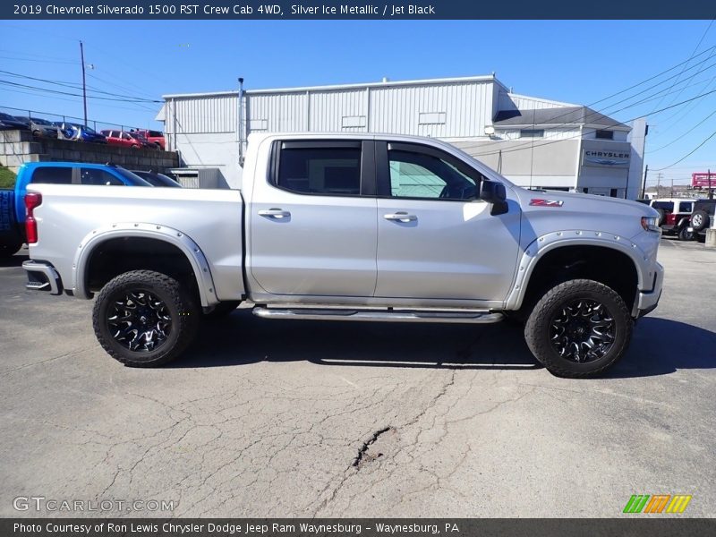 Silver Ice Metallic / Jet Black 2019 Chevrolet Silverado 1500 RST Crew Cab 4WD
