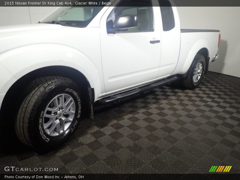 Glacier White / Beige 2015 Nissan Frontier SV King Cab 4x4