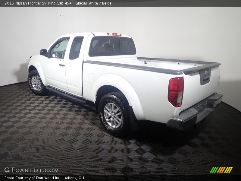 Glacier White / Beige 2015 Nissan Frontier SV King Cab 4x4