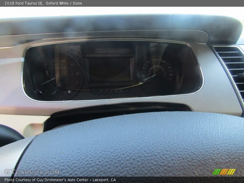 Oxford White / Dune 2018 Ford Taurus SE