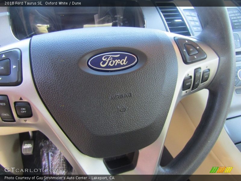 Oxford White / Dune 2018 Ford Taurus SE
