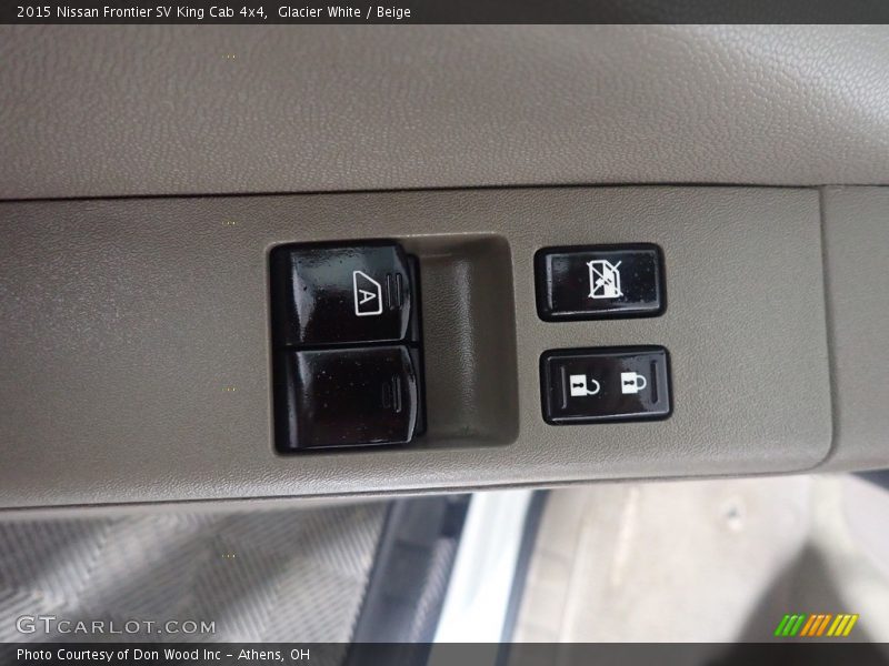 Glacier White / Beige 2015 Nissan Frontier SV King Cab 4x4