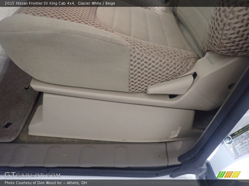 Glacier White / Beige 2015 Nissan Frontier SV King Cab 4x4
