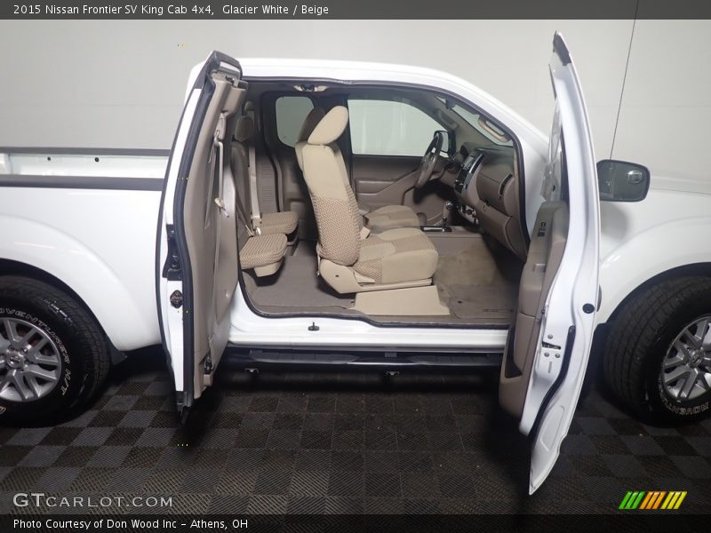 Glacier White / Beige 2015 Nissan Frontier SV King Cab 4x4
