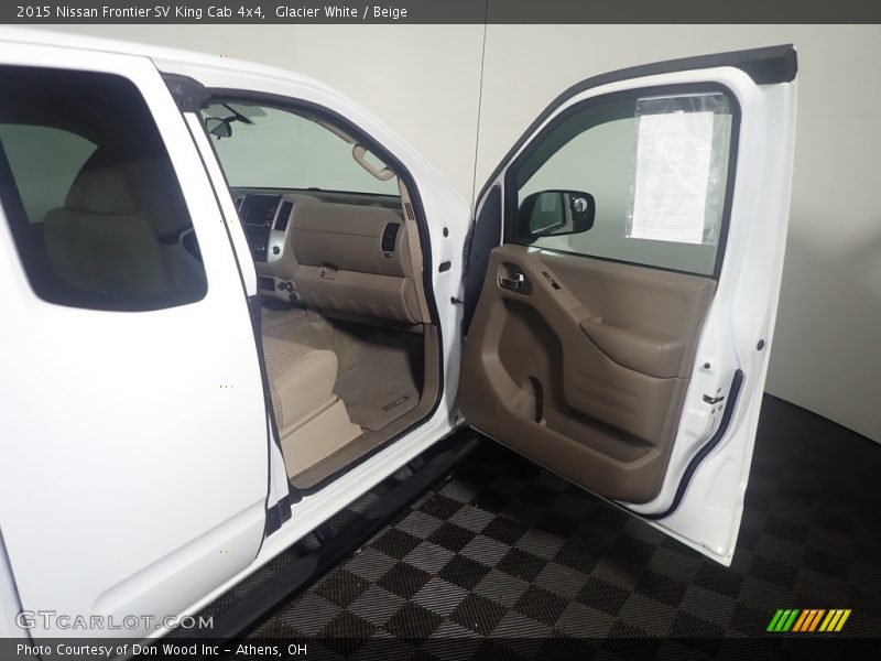 Glacier White / Beige 2015 Nissan Frontier SV King Cab 4x4