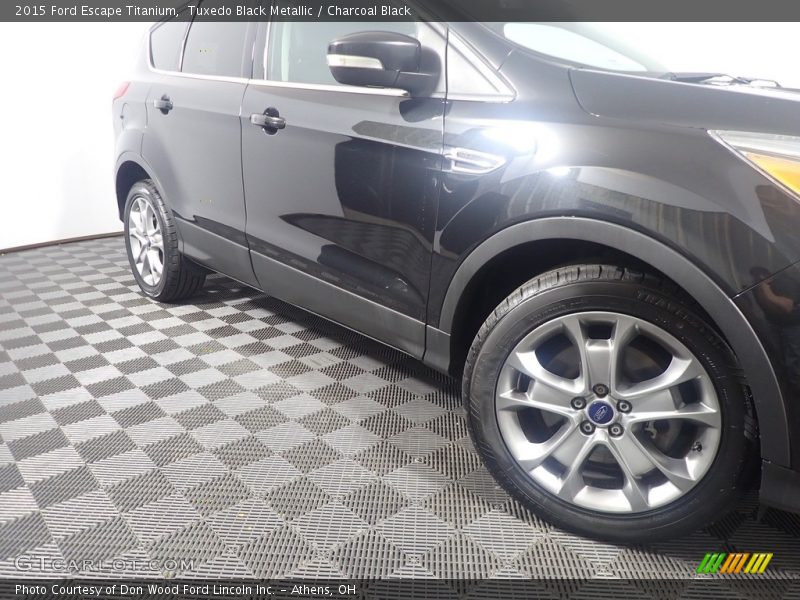 Tuxedo Black Metallic / Charcoal Black 2015 Ford Escape Titanium